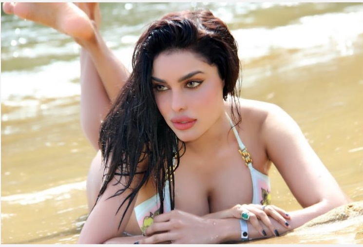 Gizele Thakral bikini