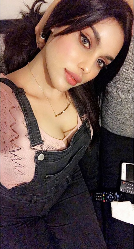 Gizele Thakral sexy