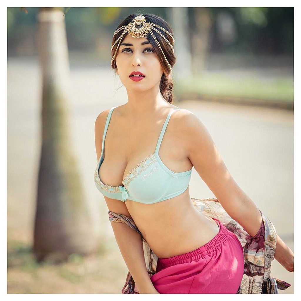 Ruma Sharma photos: Latest hot, sexy and bikini pics, HD wallpapers of mode...