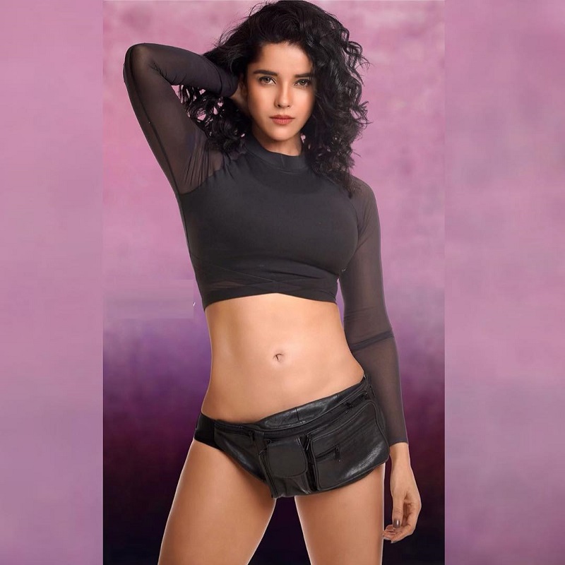 Pia Bajpai hot and Bold photos