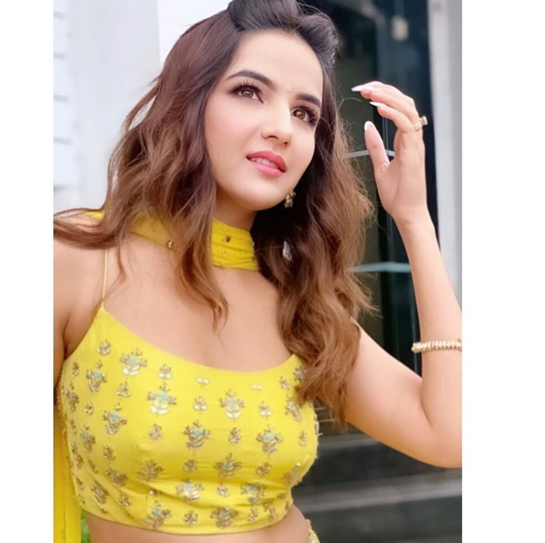 Jasmin Bhasin photos - Instagram